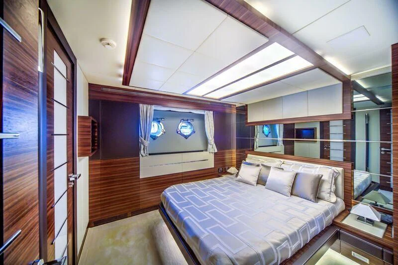 a room with a bed and a window aboard YUZHOU Yacht for Sale