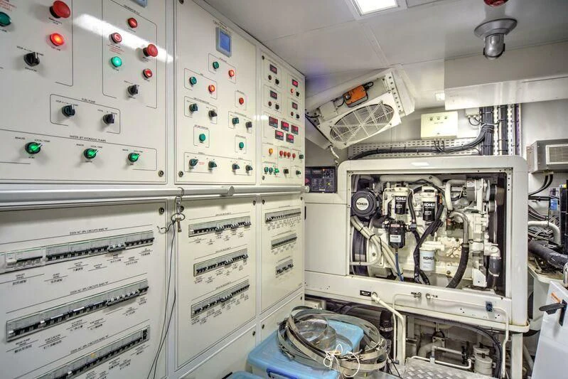 a large white machine with many buttons aboard YUZHOU Yacht for Sale