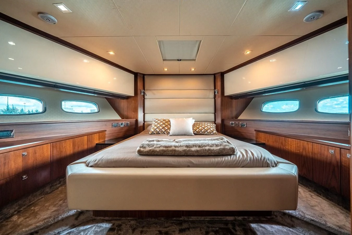a room with a bed and a window aboard SUNSEEKER 84 Yacht for Sale