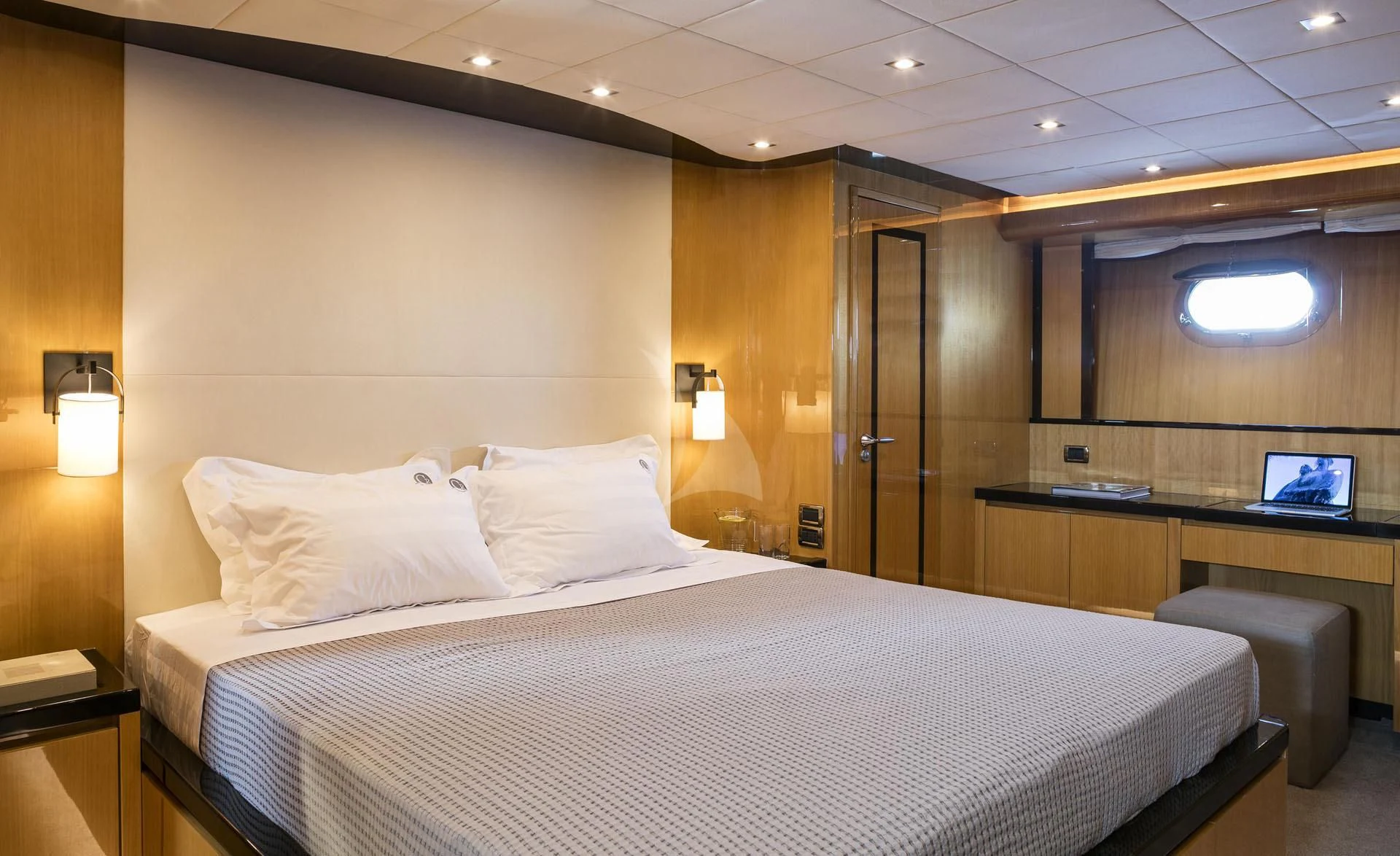 a hotel room with a bed aboard CAN'T REMEMBER Yacht for Sale