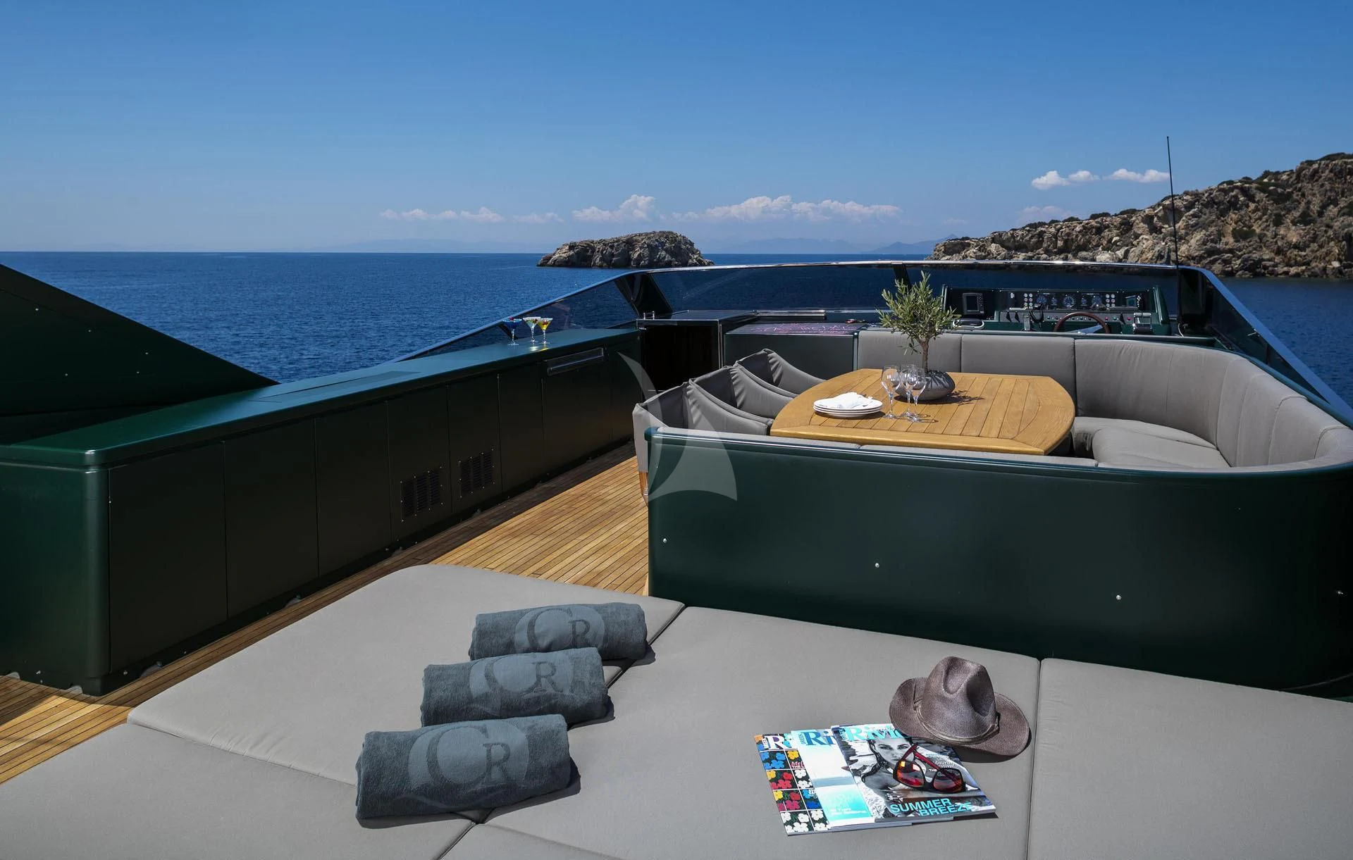a living room with a large pool aboard CAN'T REMEMBER Yacht for Sale