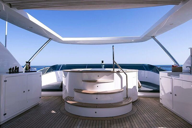 a large white tub in a room aboard EDESIA Yacht for Sale