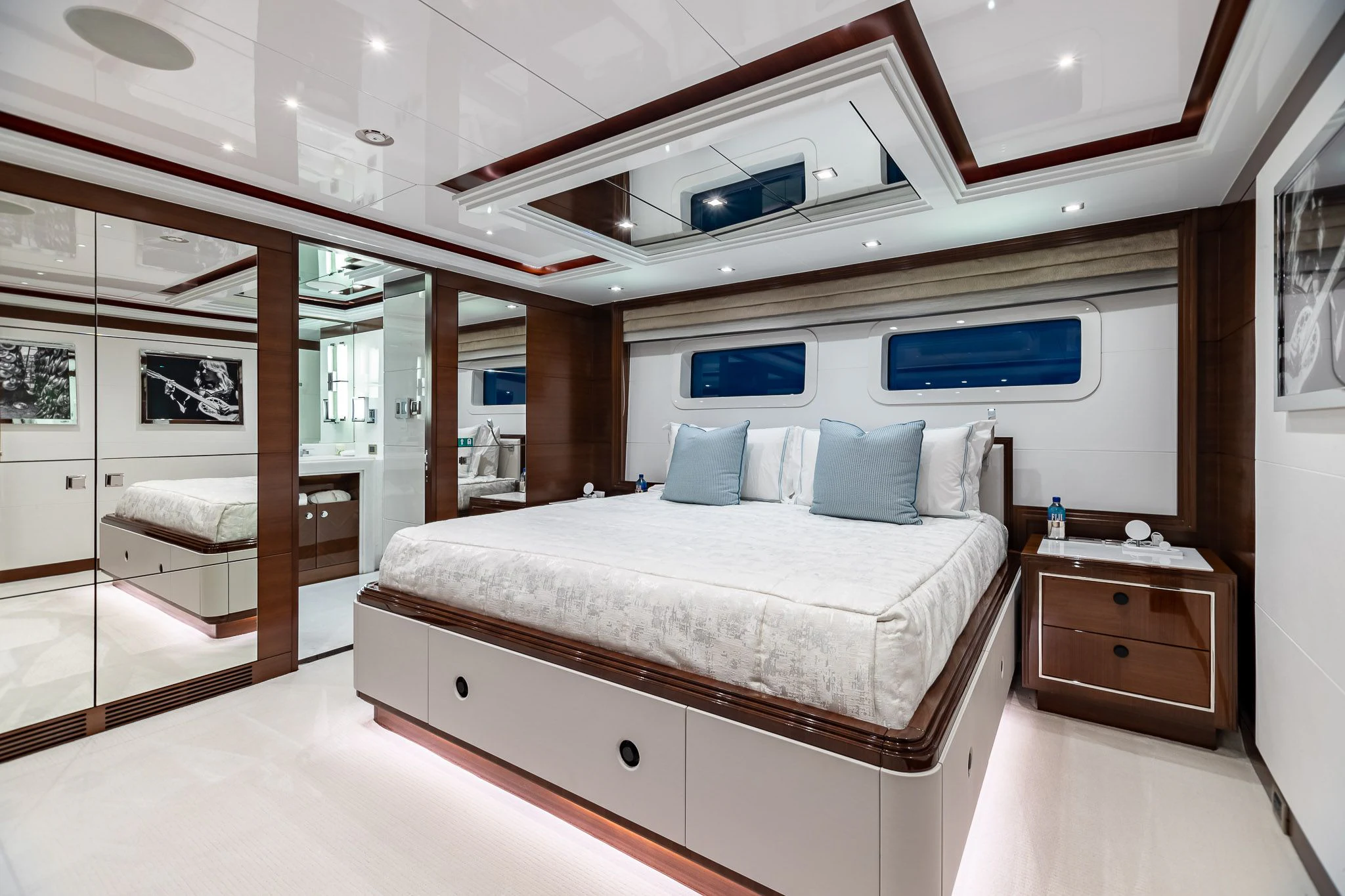 a room with a bed and a desk aboard KING BABY Yacht for Sale