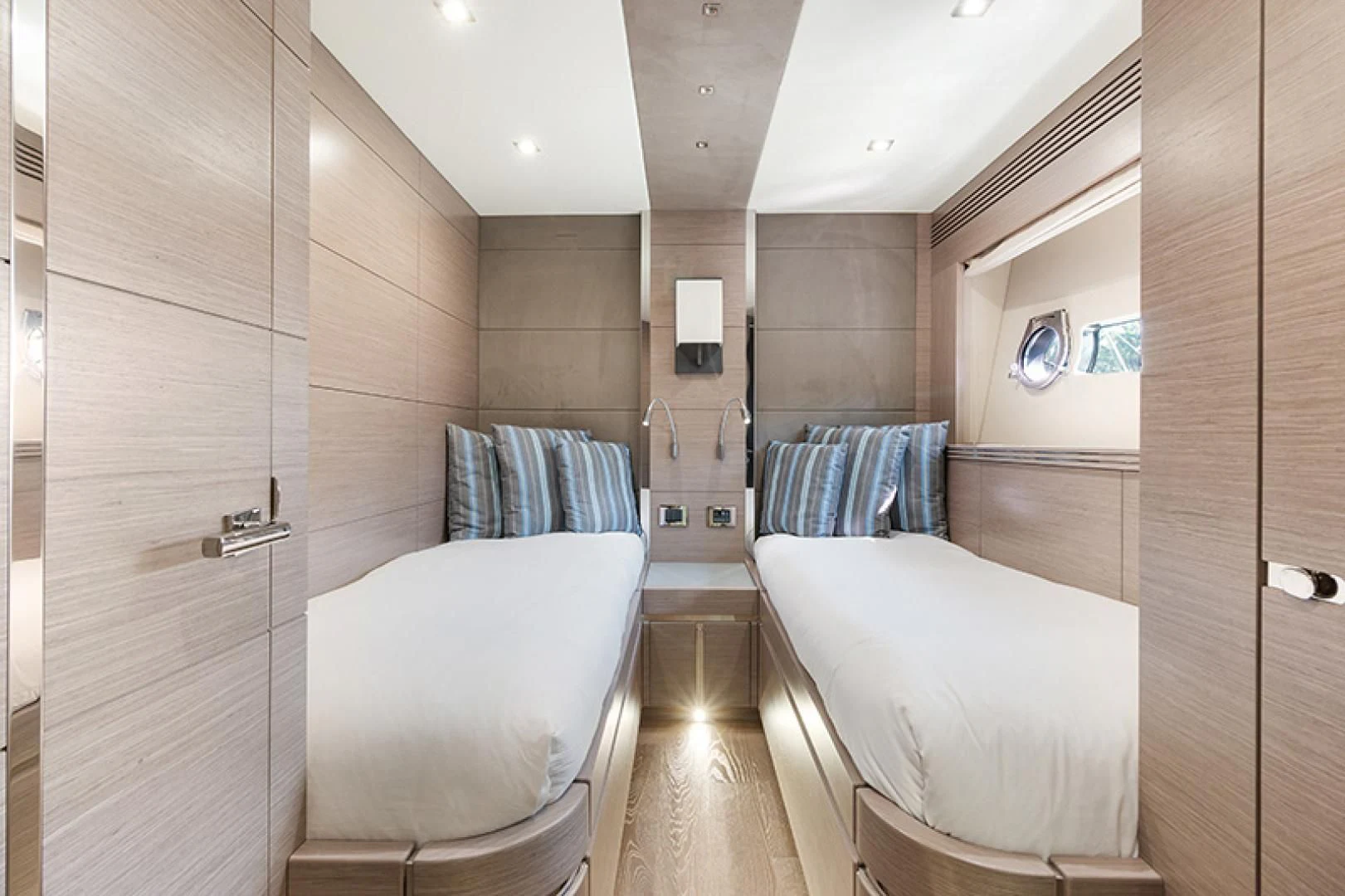 a bathroom with a large tub aboard LONG WAY ROUND Yacht for Sale