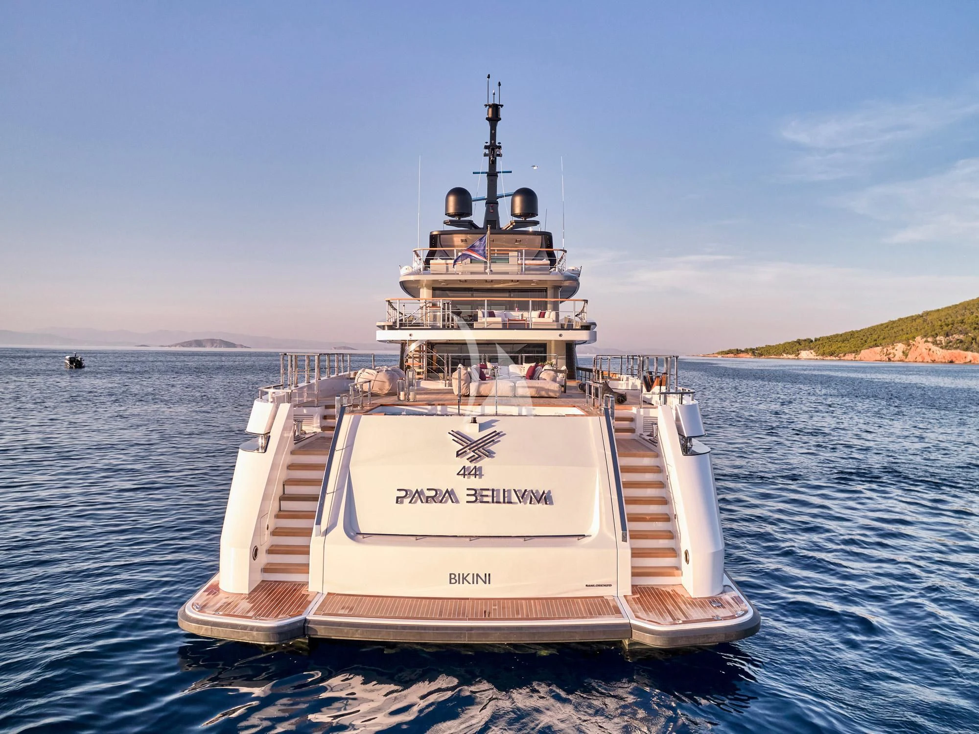 a boat on the water aboard PARA BELLVM Yacht for Charter