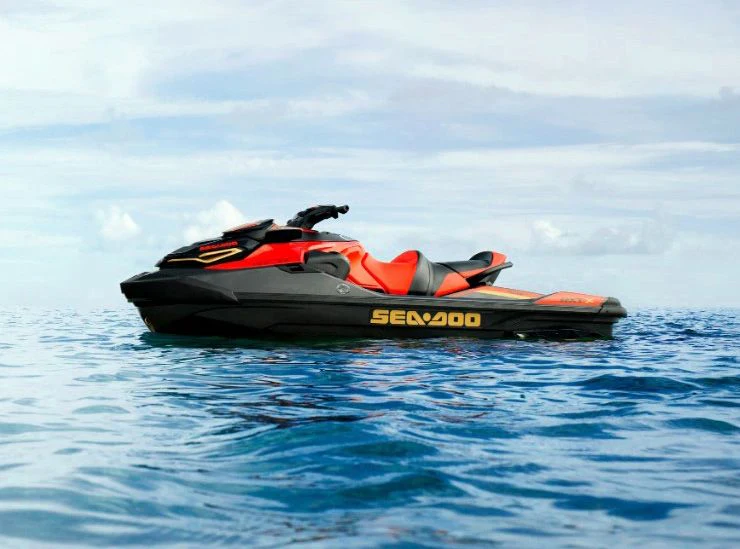 a person in a speed boat aboard PARA BELLVM Yacht for Charter