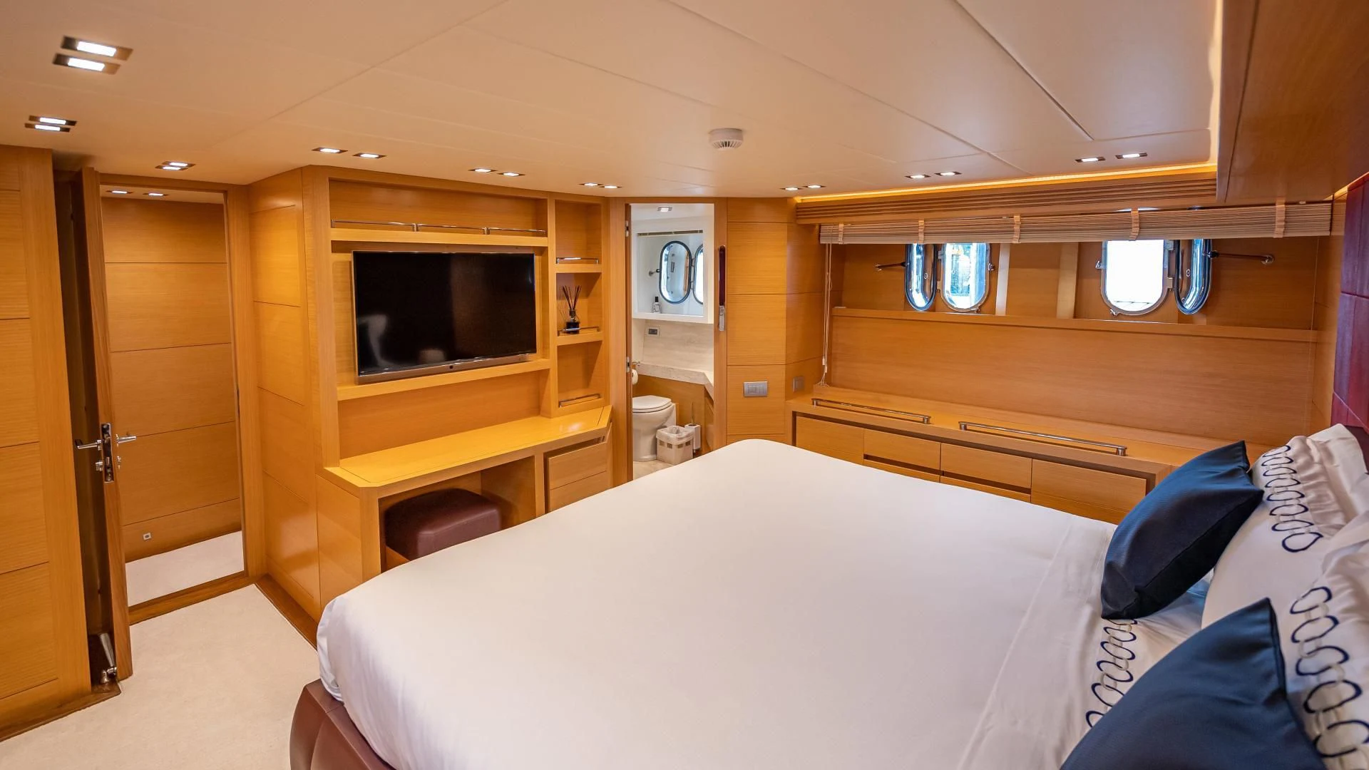 a room with a bed and a tv aboard NEVER REST Yacht for Sale