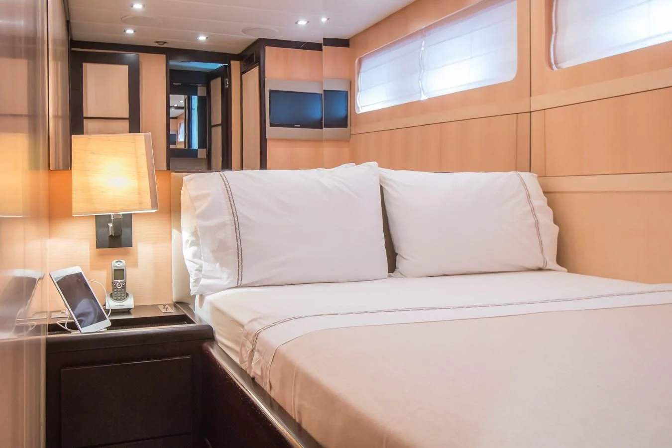 a hotel room with a bed aboard LEOPARD 24M Yacht for Sale