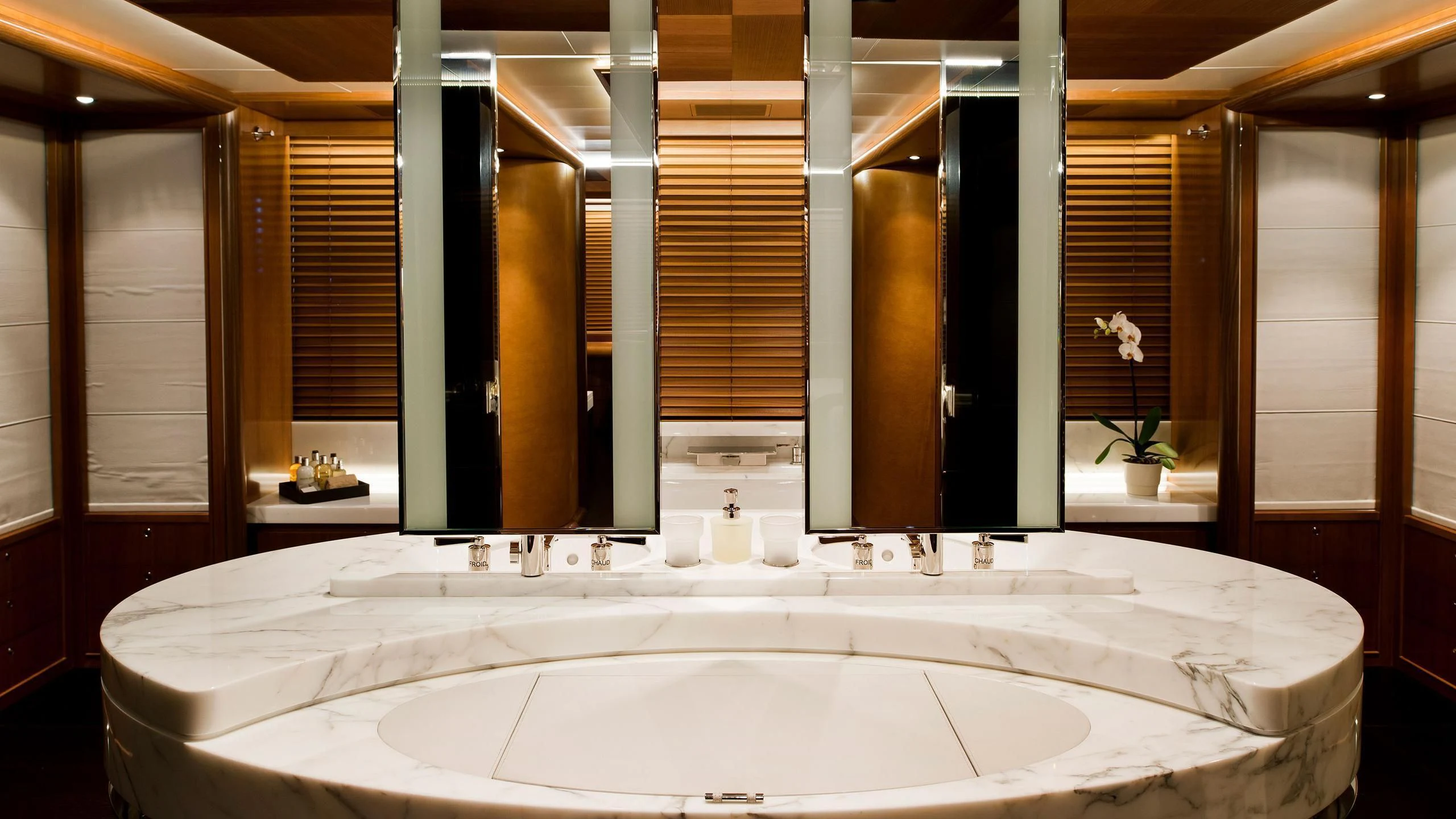 a large white bathtub in a room with a large mirror aboard MELEK Yacht for Sale