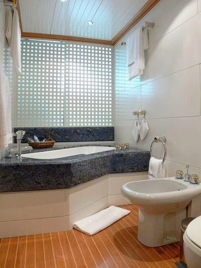 a bathroom with a large tub aboard DESAMIS B Yacht for Sale