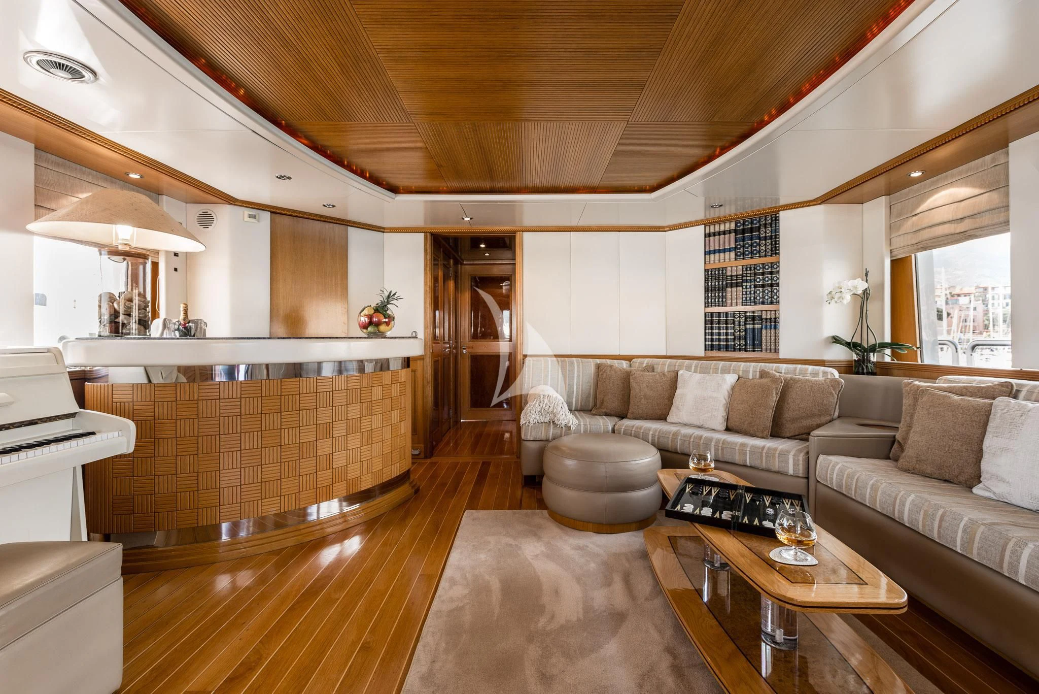 a living room with a wood floor aboard DESAMIS B Yacht for Sale