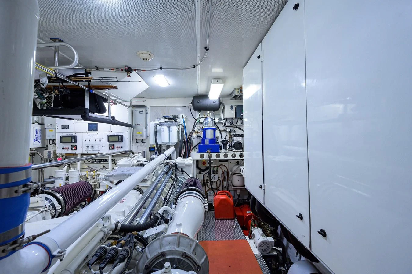 a room with machinery aboard THE JOB FATHER Yacht for Sale