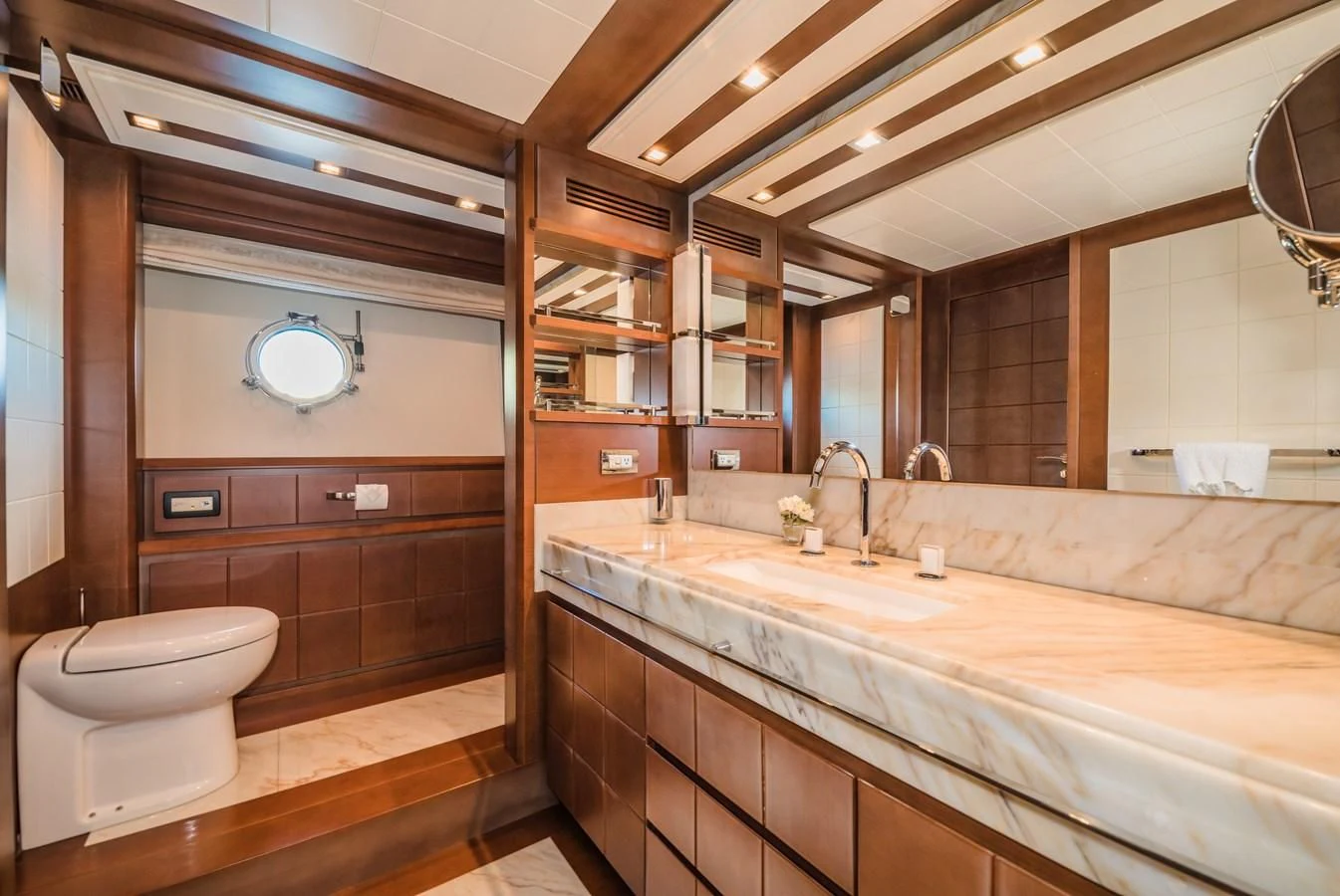 a bathroom with a large tub aboard LIBERTY BLUE Yacht for Sale