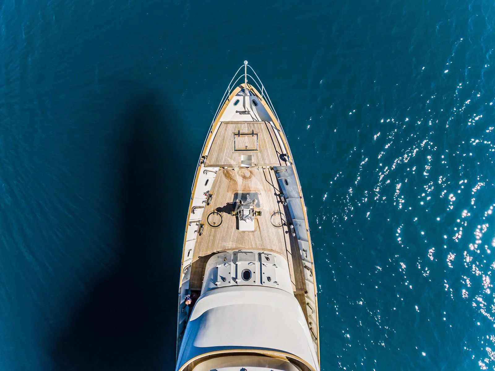 a tall tower with lights aboard TO JE TO Yacht for Sale