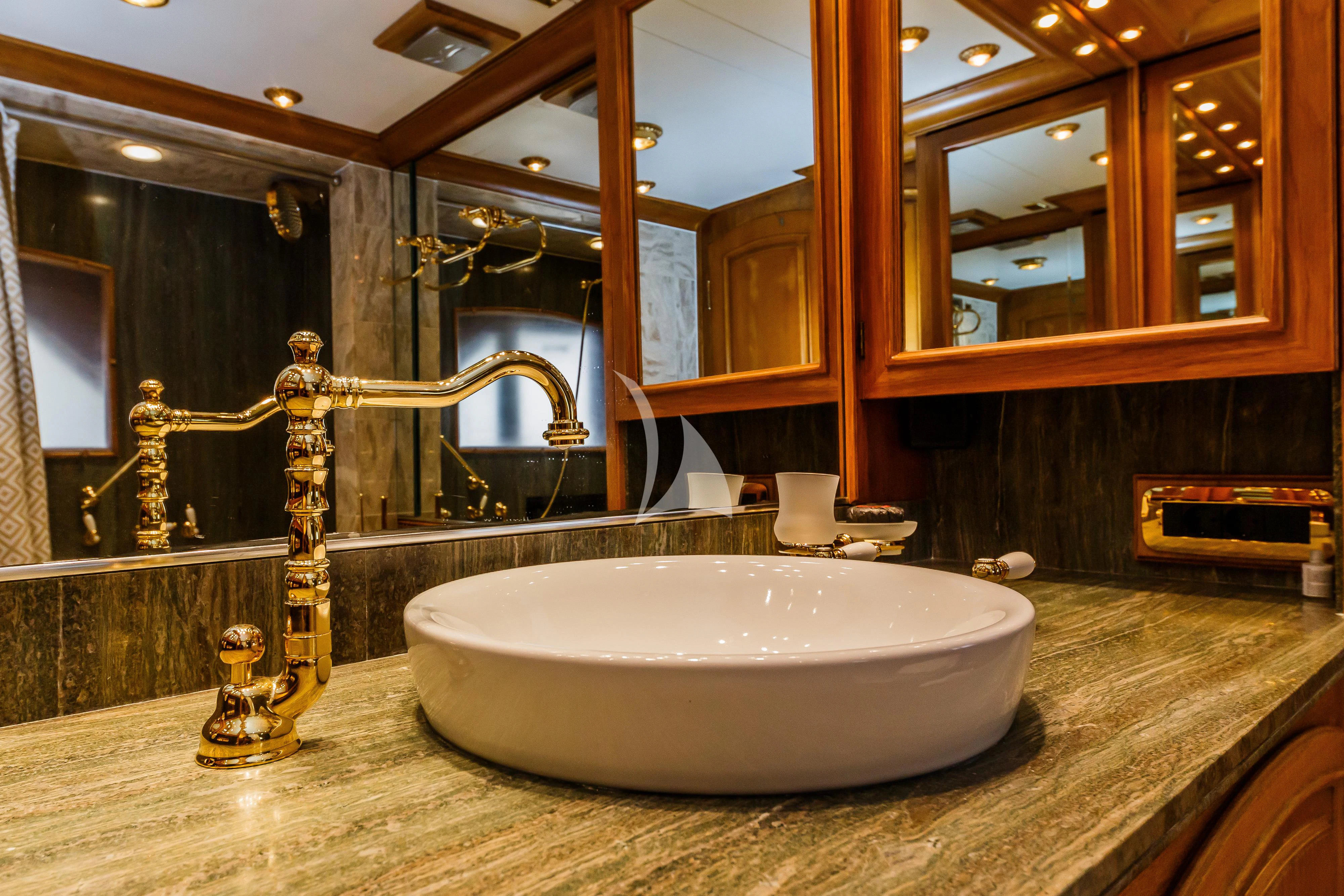 a large bathroom with a large bathtub aboard TO JE TO Yacht for Sale