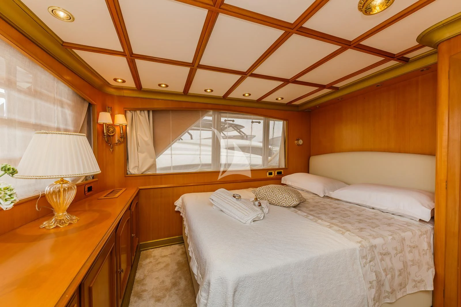 a hotel room with two beds aboard TO JE TO Yacht for Sale