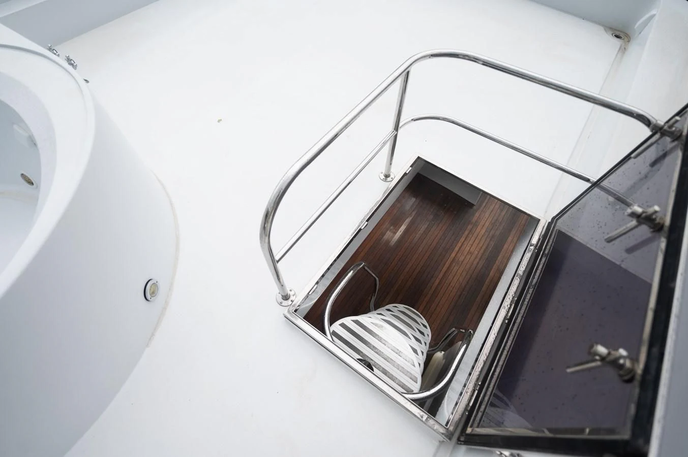 a sink with a mirror aboard DOLCE VITA Yacht for Sale