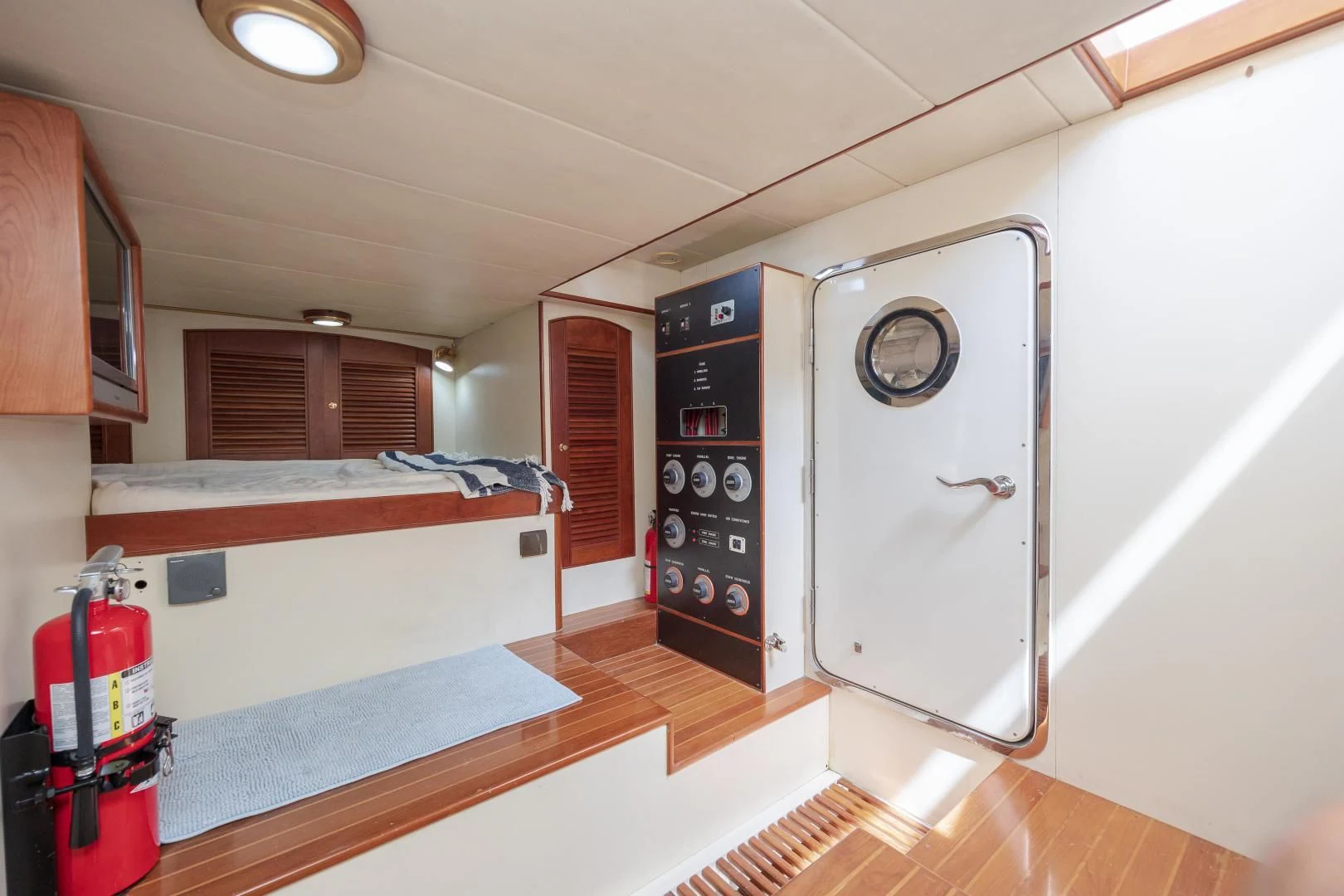 a room with a bed and a washing machine aboard DISCONNECTED Yacht for Sale