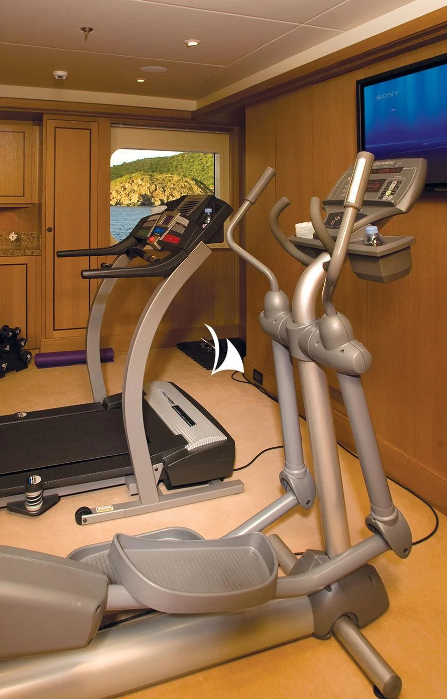 a gym with exercise equipment aboard UTOPIA Yacht for Sale