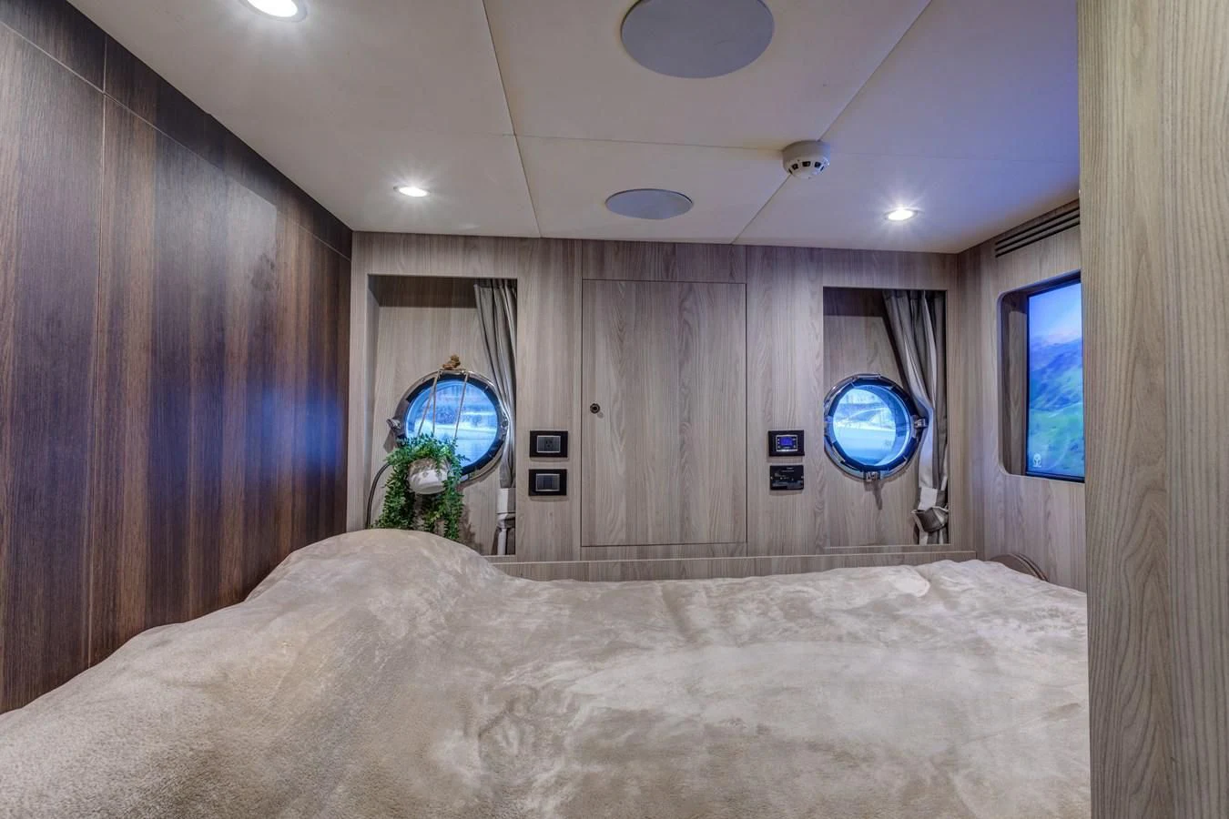 a bed with a round mirror aboard CAPTAIN MORGAN II Yacht for Sale