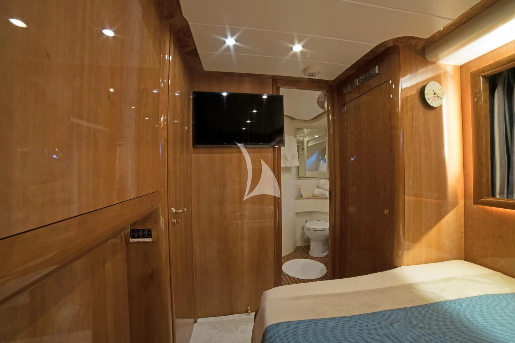 a bathroom with a tv and a bed aboard D'ARISTOTELIS Yacht for Sale