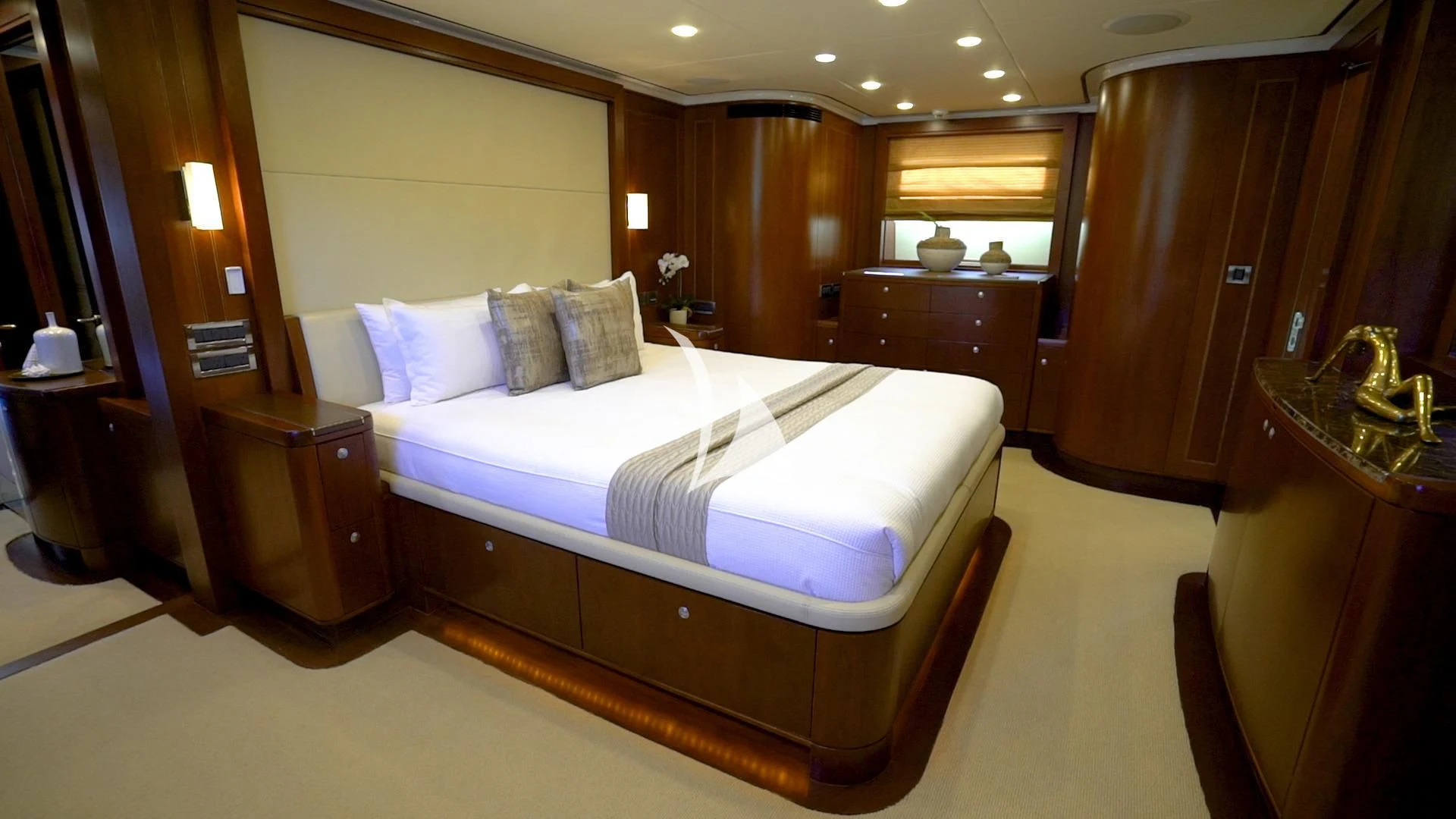a room with a bed and desk aboard MASTEKA 2 Yacht for Charter
