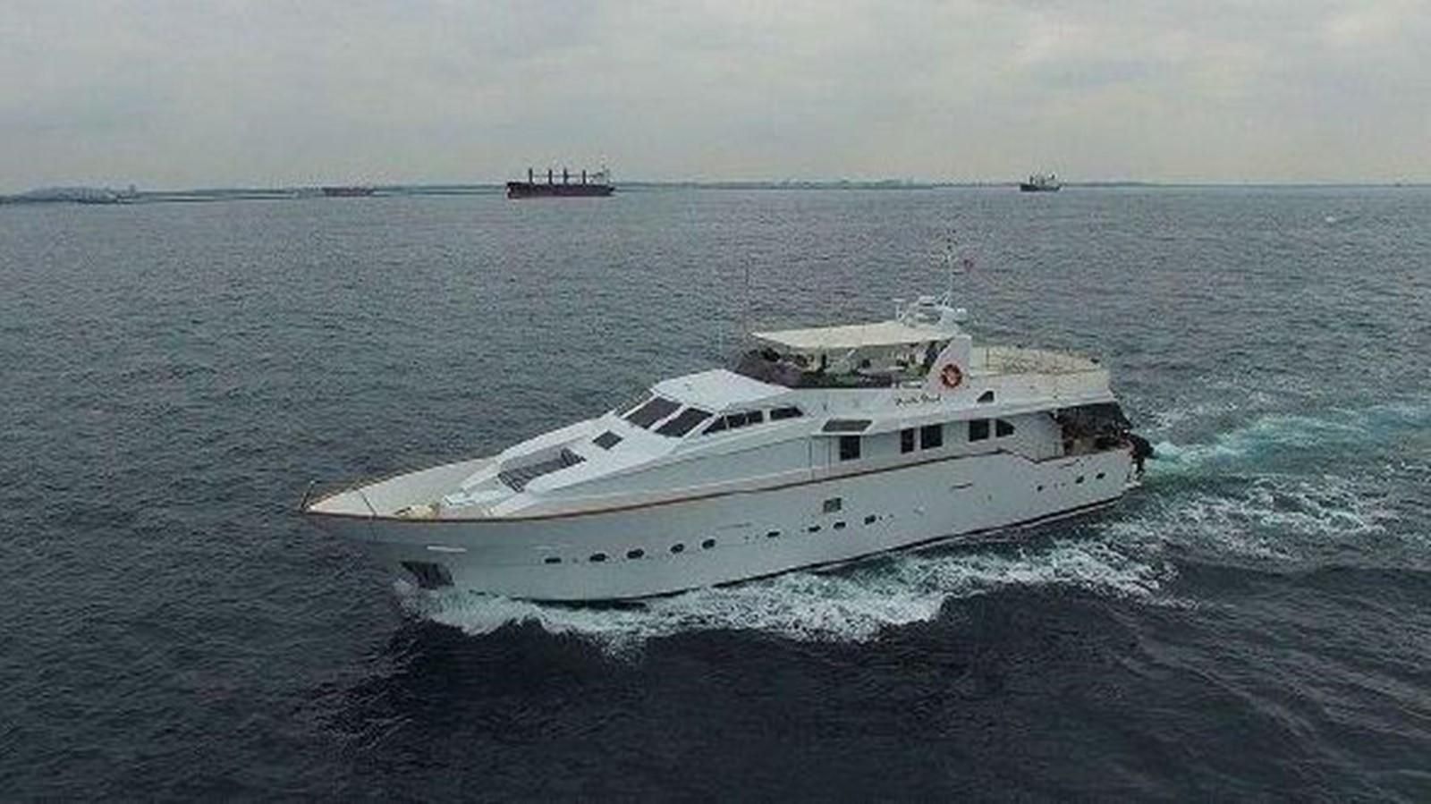 SILVER SPIRIT II Yacht for Sale in CA | 95' (29.57m) 1990 Azimut