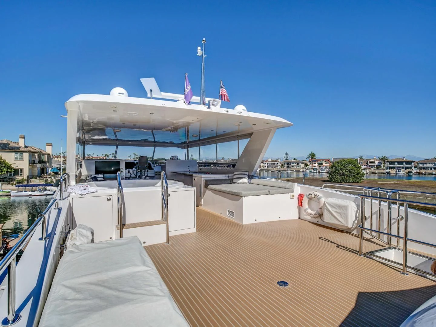 a large white building with a dome roof and a blue sky aboard SEASEID Yacht for Sale