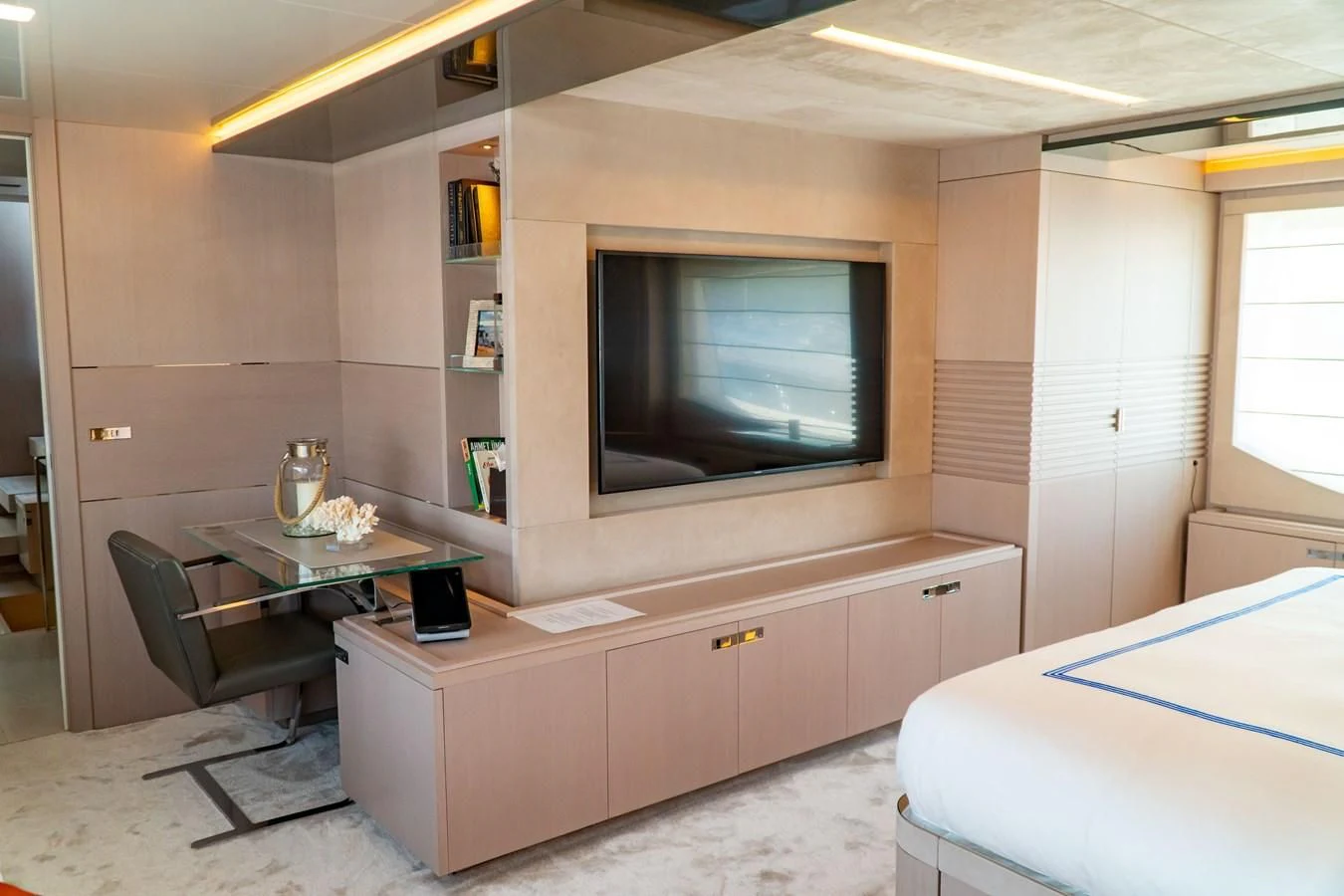 a room with a tv and a bed aboard SHELLS X Yacht for Sale