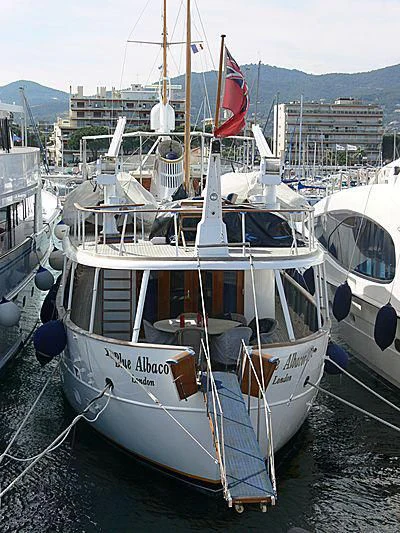 boats are parked in the water aboard BLUE ALBACOR Yacht for Sale
