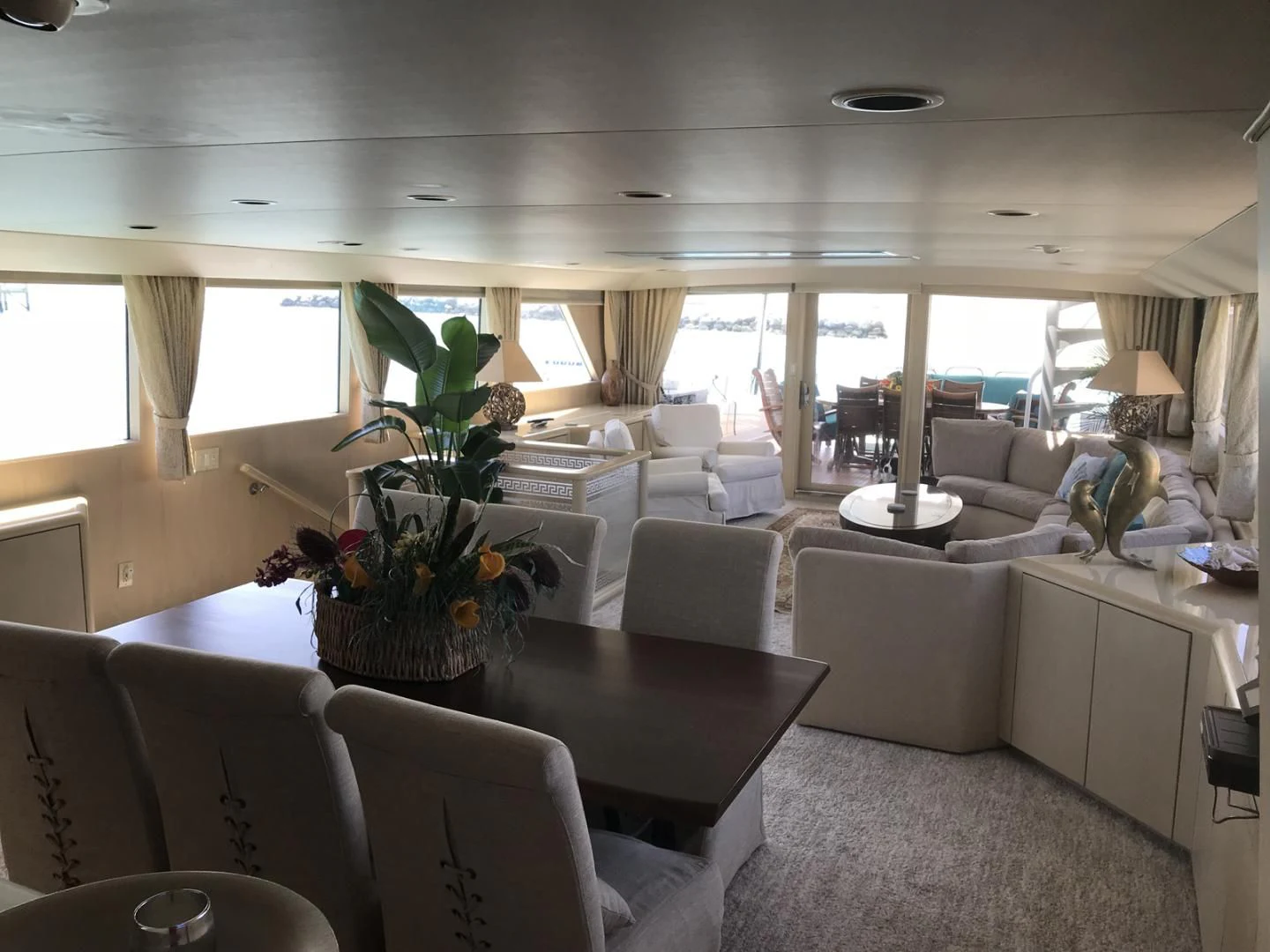 a living room with a plant in the middle aboard MON SHERI Yacht for Sale