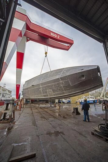 a large metal object on a metal surface aboard VITTORIA VELOCE 32 RPH #01 Yacht for Sale