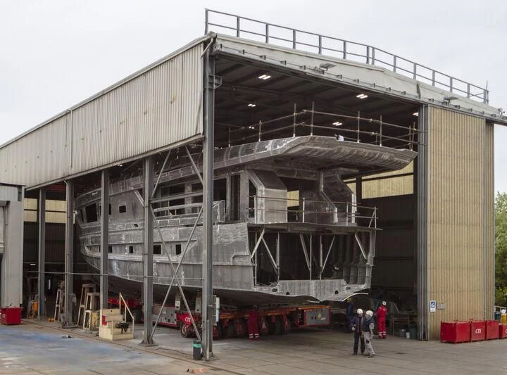 a large metal structure aboard VITTORIA VELOCE 32 RPH #01 Yacht for Sale