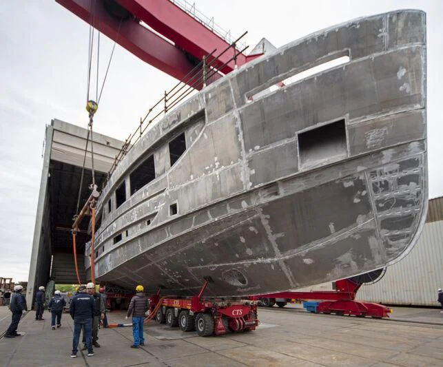 a large metal object with a red crane on top aboard VITTORIA VELOCE 32 RPH #01 Yacht for Sale