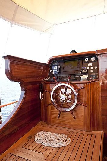 a radio in a boat aboard PERFORMANCE FEE Yacht for Sale