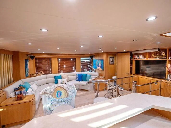 a large hotel room aboard BANDIDO I Yacht for Sale