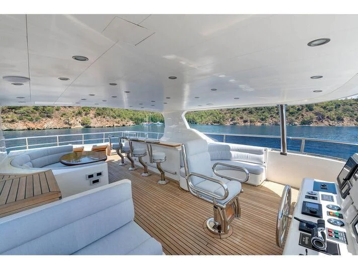 a room with a view of the city aboard BANDIDO I Yacht for Sale