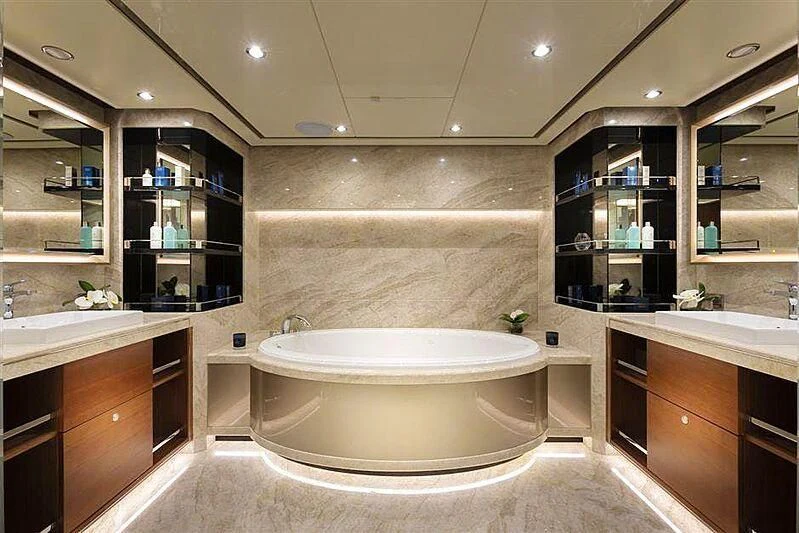 a bathroom with a large bathtub aboard CLAYMAKER Yacht for Sale