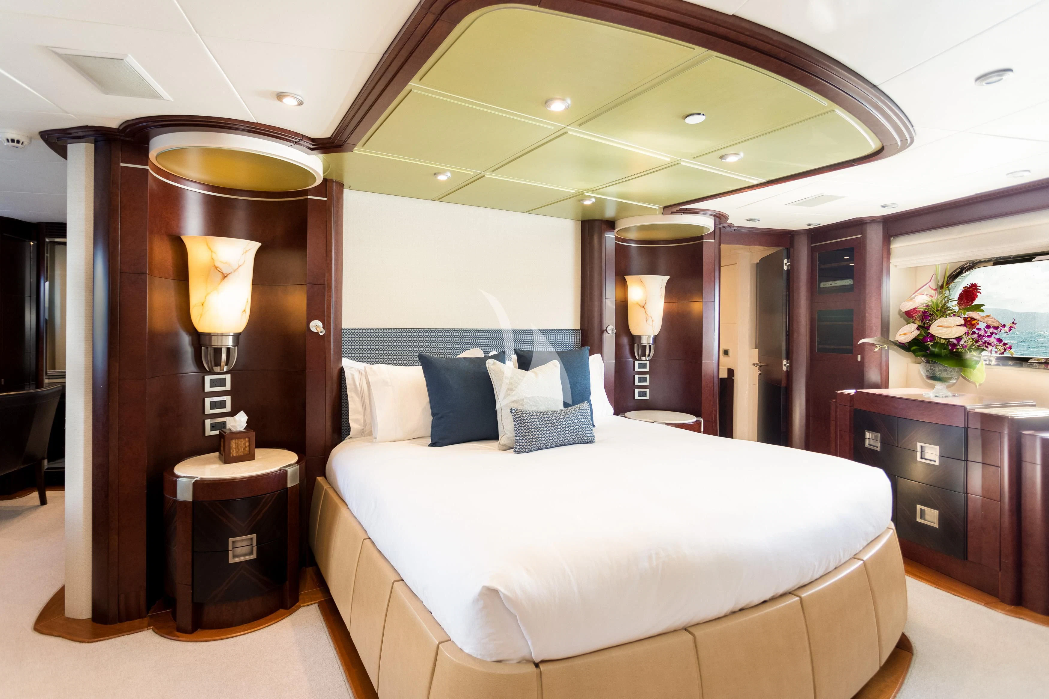 a hotel room with a bed aboard DE LISLE III Yacht for Sale