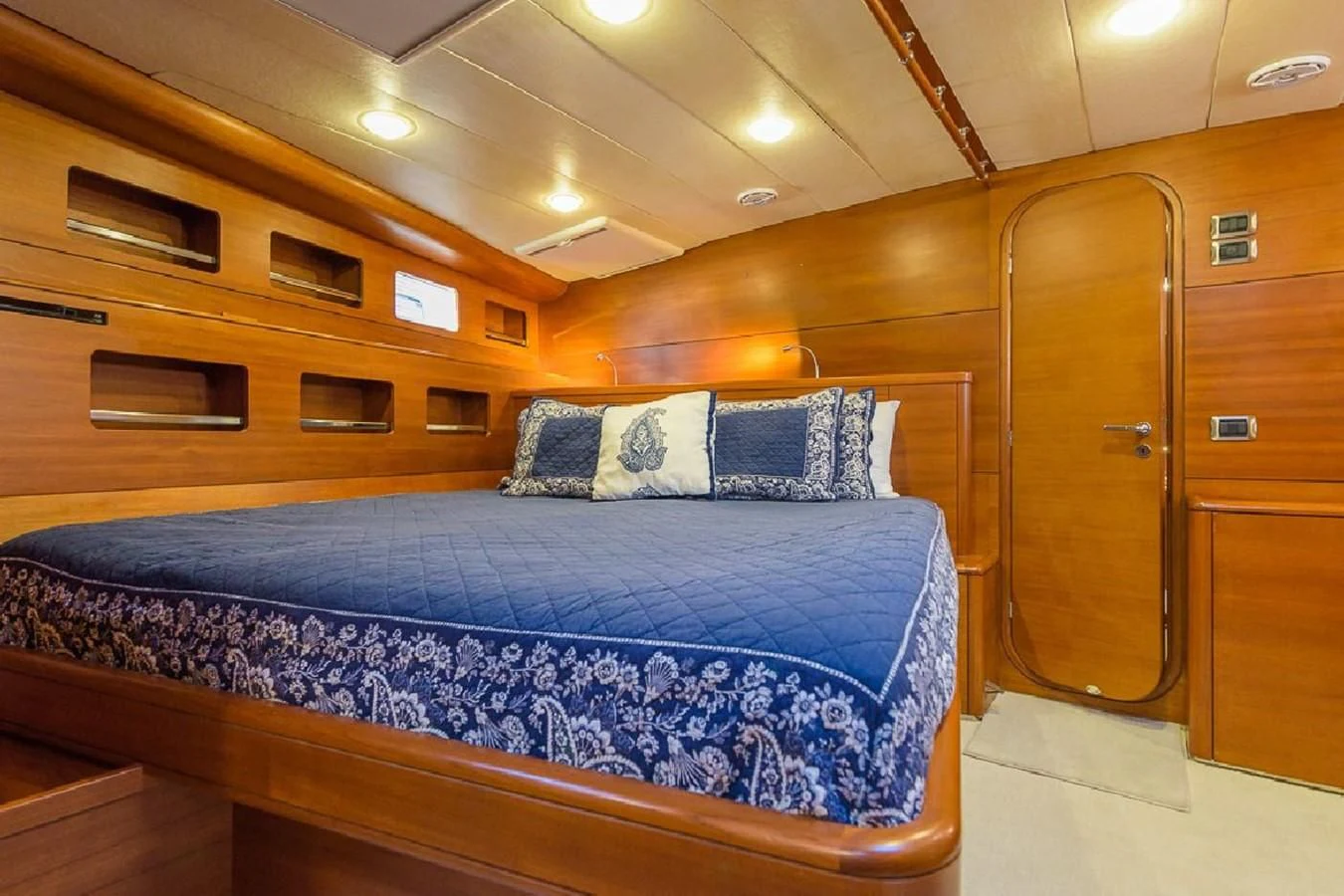 a bed in a cabin aboard ZANZIBAR Yacht for Sale