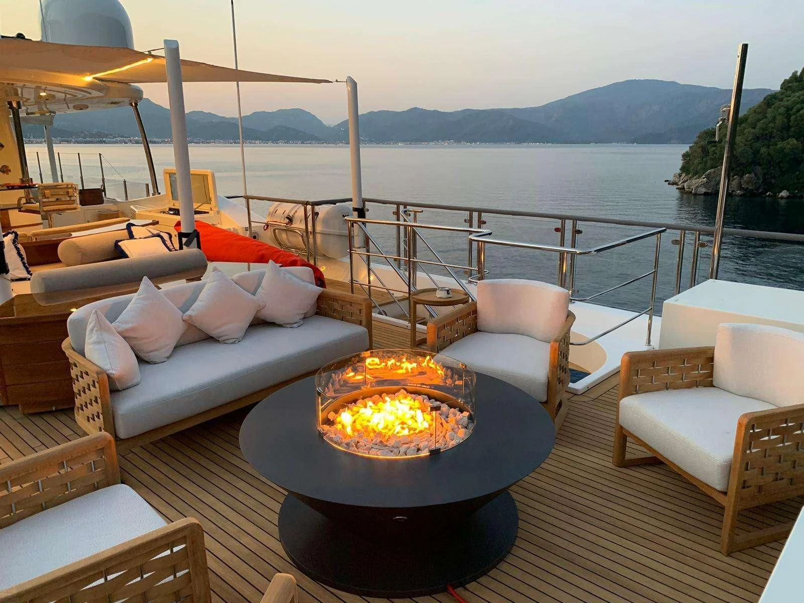 a large outdoor fire pit with a fire pit and a fire pit aboard PHOTON Yacht for Sale