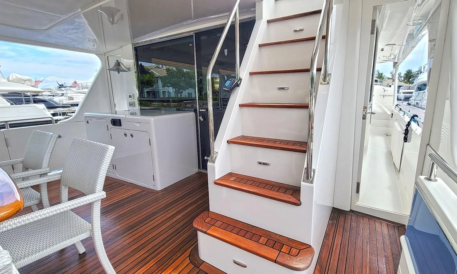 a bunk bed in a room aboard SUERTUDO Yacht for Sale