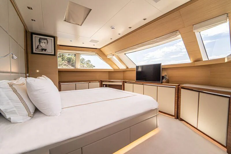 a room with a bed and a tv aboard SOUTH SEA Yacht for Sale