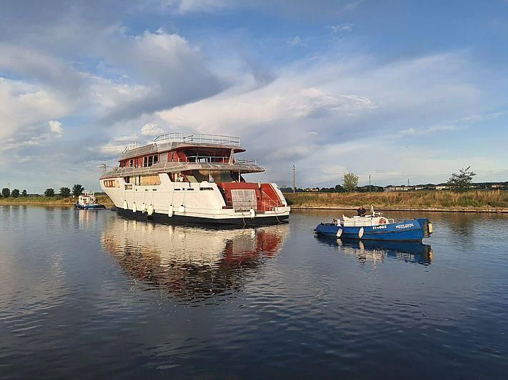 a boat on the water aboard COCKTAILS Yacht for Sale
