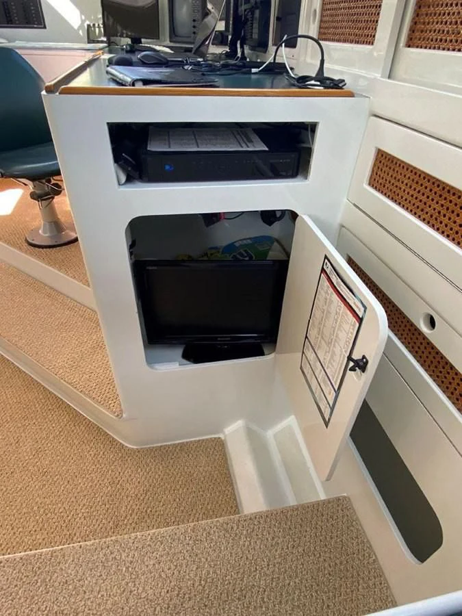 a white stove with a vent aboard ROUTE 66 Yacht for Sale