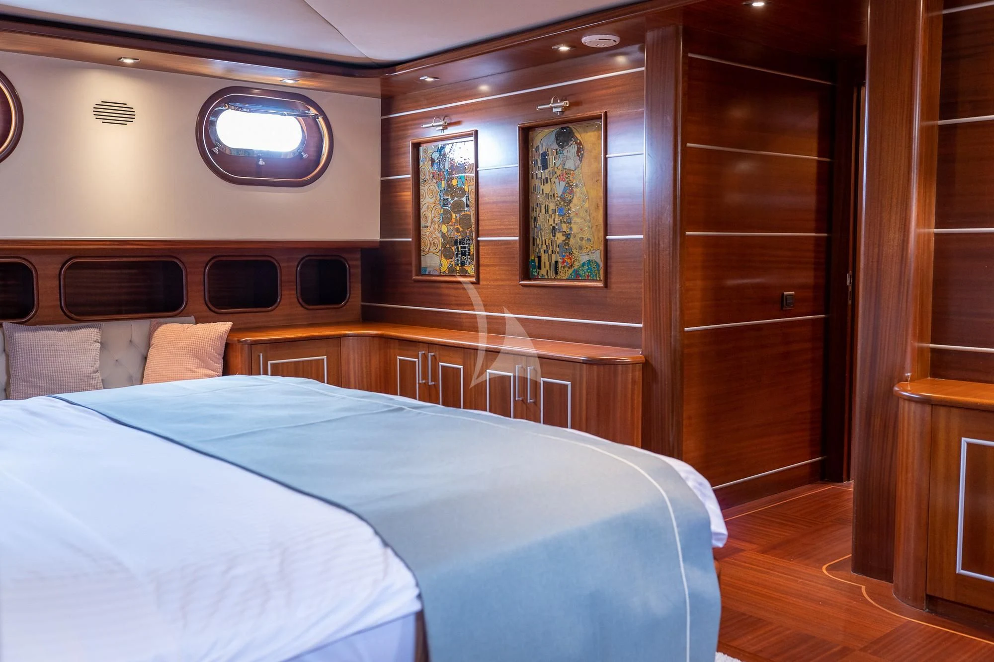 a bed in a cabin aboard LA BELLA VITA Yacht for Sale