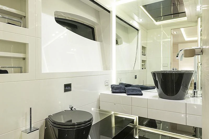 a bathroom with a large tub aboard SEAFIRE Yacht for Sale