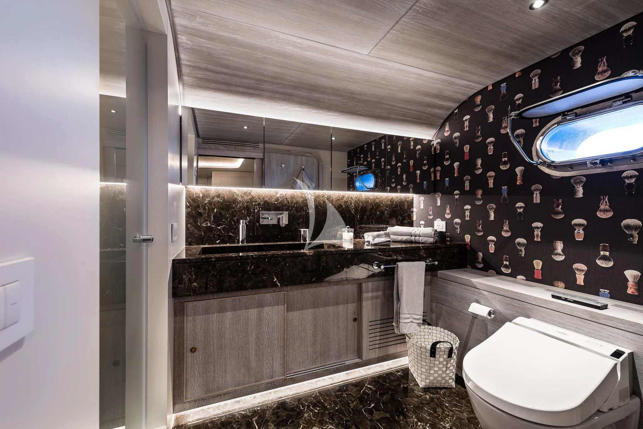 a bathroom with a large tub aboard OURWAY Yacht for Sale