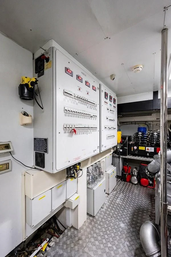 a room with equipment and equipment aboard CLAIMS TO FAME Yacht for Sale
