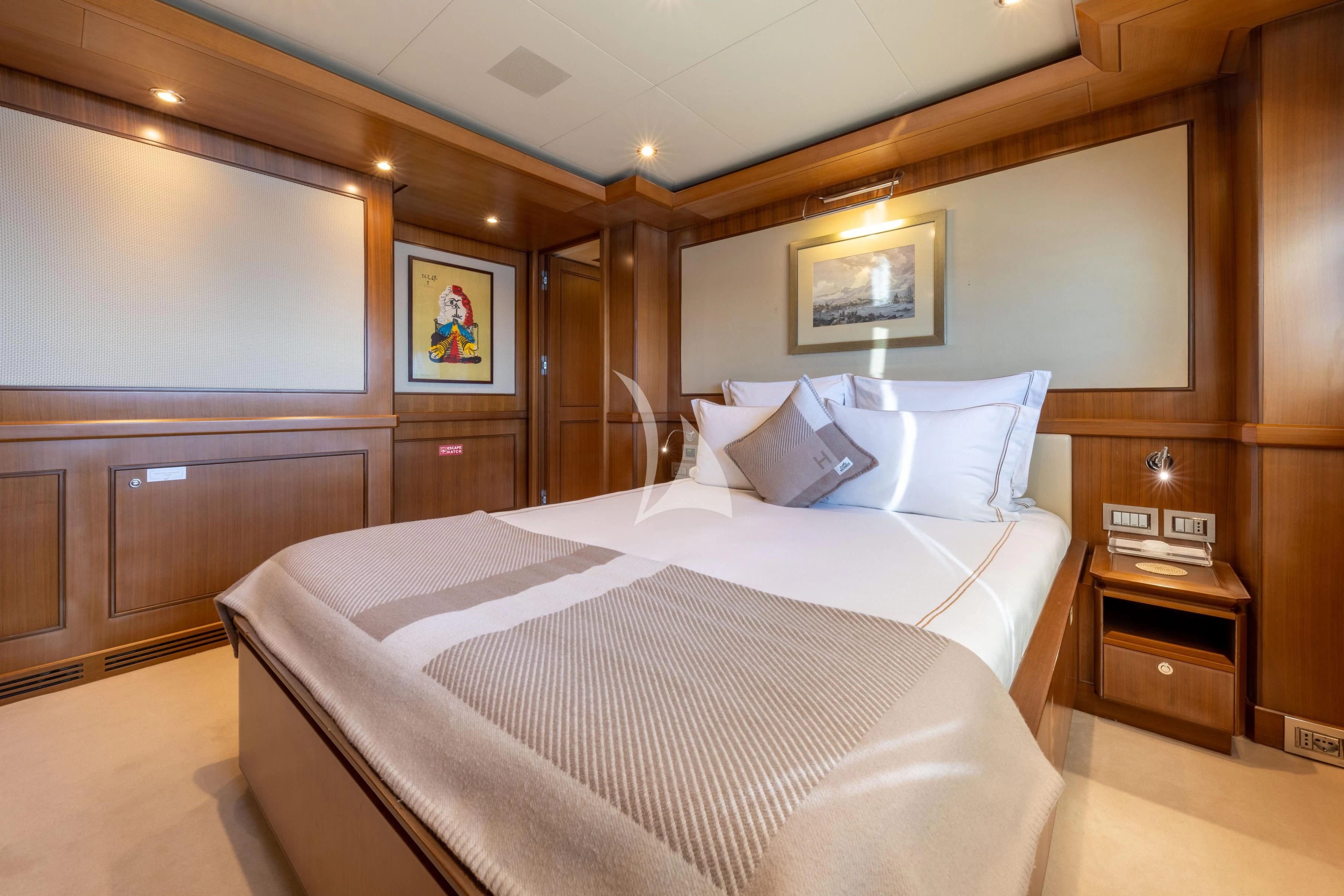 a hotel room with a bed aboard O'LION Yacht for Sale